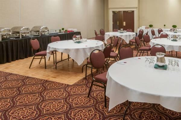 Hotel Greenwood & Suites,
